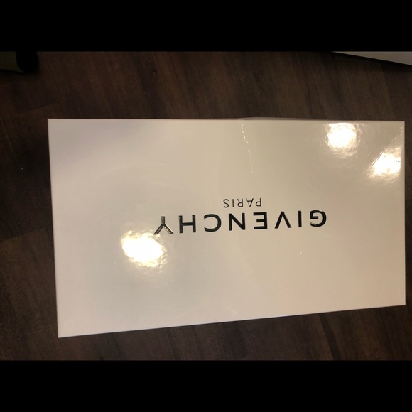 Meet your Posher, Candace - Picture 1 of 1